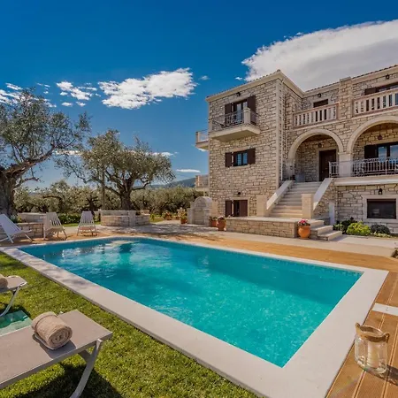 Filoxenia Stone House *