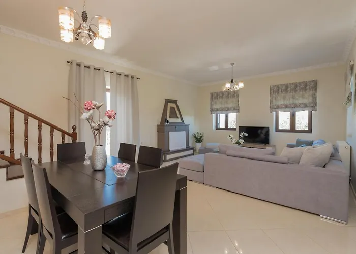Filoxenia Stone House Villa *